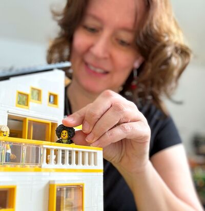 Portrait von Nicole Angela Buck – Expertin für klare Kommunikation, Content und KI-Strategien.